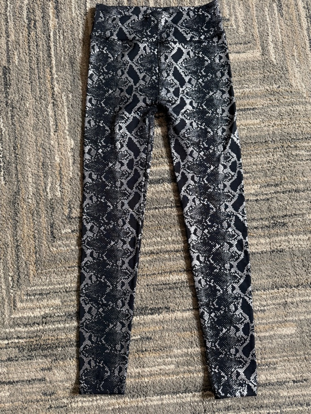 Snake Print High-Waist Leggings - Black & Silver